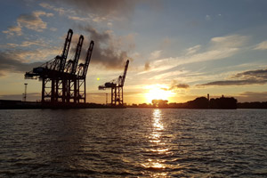 Sonnenuntergang auf der Bootsparty Hamburg