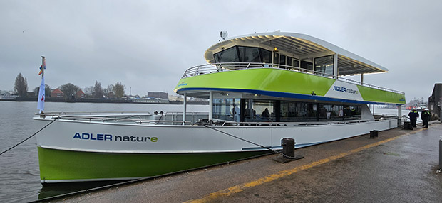 Elektroschiff in Hamburg mieten - 100 % elektrisch betriebenes Schiff